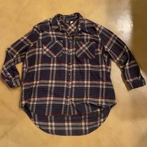 Long sleeve high- low button down flannel
